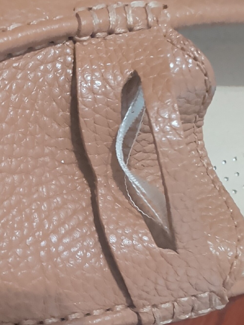 Driver Club USA Women's Tan Leather Penny Loafers - Picture 4 of 9